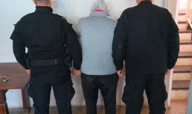 JOVEN APREHENDIDO POR SER EL AUTOR DE VARIOS HECHOS  DELICTIVOS.-