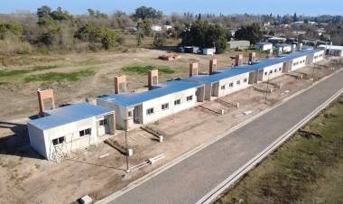 En Carlos Pellegrini, el gobierno de Pullaro finaliza 12 viviendas y este viernes será el sorteo