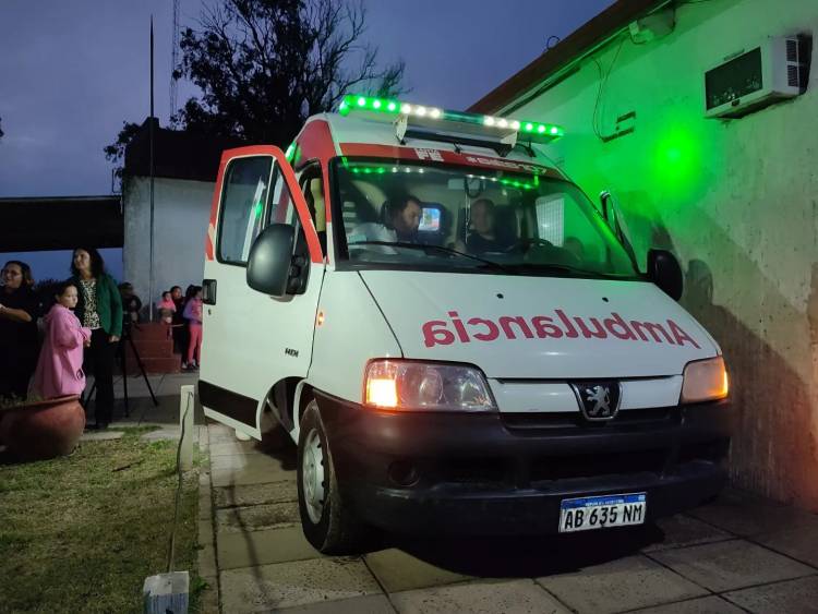 Rodrigo Borla//Vera Y Pintado-UNA AMBULANCIA RECUPERADA: MAS Y MEJOR SALUD PARA EL DEPARTAMENTO. 