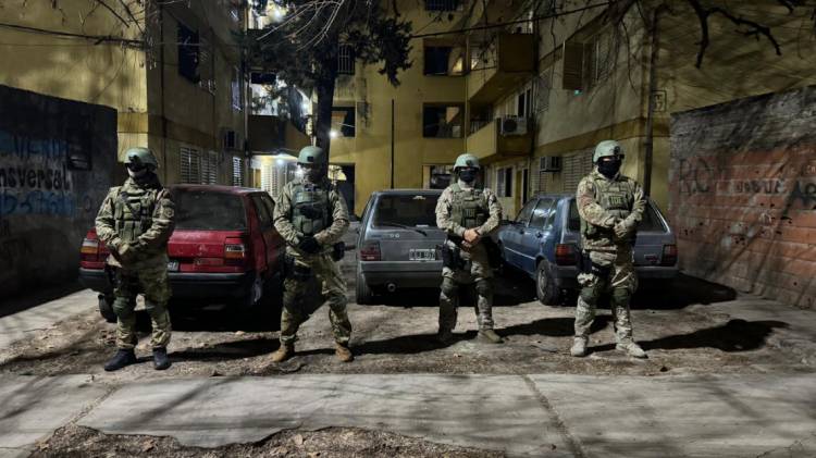 Allanamientos y cinco detenidos por la Policía de Santa Fe en zona oeste de Rosario