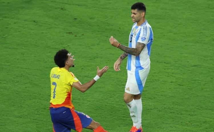 En Colombia continuan los reclamos en contra de Argentina y ahora acusan al Cuti Romero de una posible falta de penal contra Luis diaz