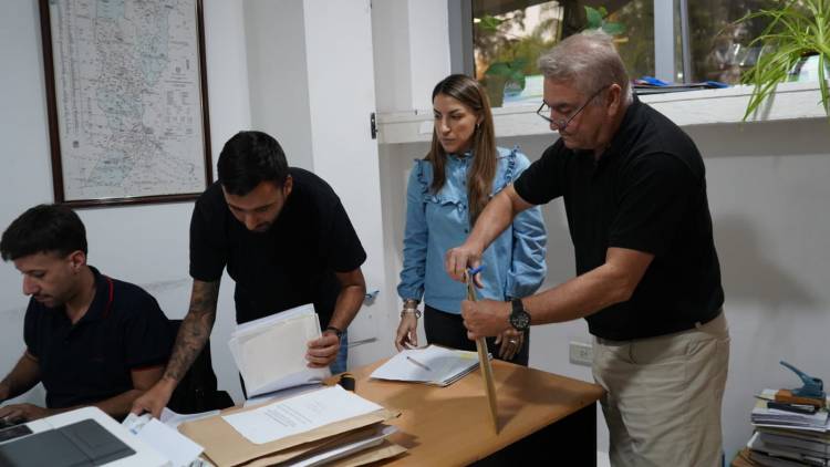  El Gobierno Provincial abrió ofertas para la compra de 10 retroexcavadoras destinadas al mantenimiento de rutas santafesinas