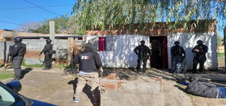 Santa Fe y Santo Tomé: tres detenidos por microtráfico y el secuestro de cocaína, marihuana y una sustancia reactiva para anfetamina