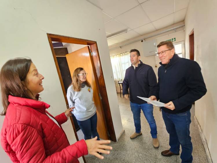 APORTES DEL MINISTERIO DE EDUCACIÓN PARA OBRAS EN ESCUELAS DE MARCELINO ESCALADA Y GOBERNADOR CRESPO.