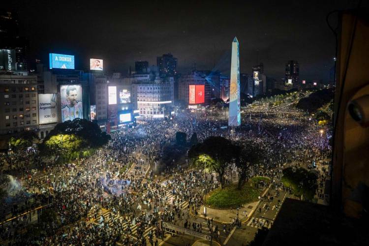  INCIDENTES EN EL OBELISCO TRAS LOS FESTEJOS POR EL SUBCAMPEONATO DE ARGENTINA: 15 DETENIDOS