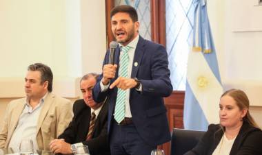 Pullaro: “Vamos desestructurar las bandas criminales que generan violencia en nuestros barrios” 