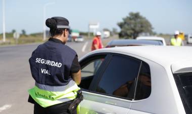 Tres detenidos en un control de alcoholemia por agredir a una agente de Policía de Seguridad Vial