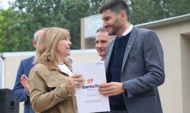  Pullaro en Gessler: firmó convenios aumentando 300 % las partidas para niñez y entregó viviendas