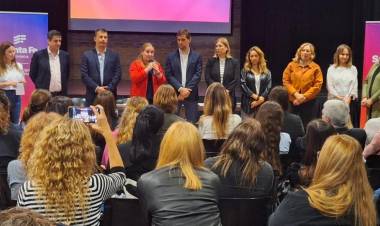 Encuentro con integrantes de los 16 Talleres Protegidos en Gálvez   