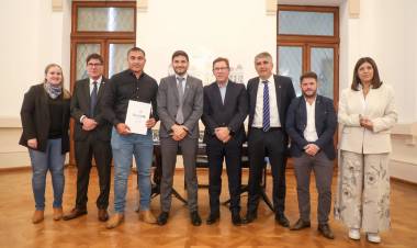 Rodrigo Borla//Mejores escuelas, más educación de calidad para el departamento.