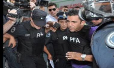 "Detienen a jefe policial en Santa Fe por presunto favorecimiento a capo narco a cambio de Dinero"