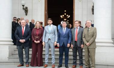 Rodrigo Borla/"CON COMPROMISO, DEDICACIÓN, HONESTIDAD INTELECTUAL Y MUCHO DIÁLOGO, VAMOS A HACER DE LA INVENCIBLE PROVINCIA DE SANTA FE, EL TRACTOR DE LA ARGENTINA Y EL TERRITORIO DE LOS JUSTOS"