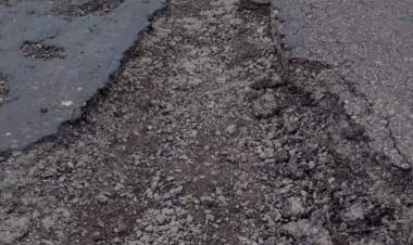 "Unidos por la Ruta 11: Movilización Provincial en Protesta por el Estado de la Vía Nacional. ¡Únete en Videla este Sábado 11 de Mayo a las 13hs en las Intersecciones de Ruta 11 y Avenida San Martín!"