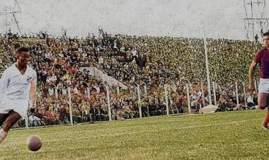 "Hoy se Cumplen 60 Años de la Histórica Victoria de Colón de Santa Fe ante el  Santos de Brasil comandado por el astro brasileño Pelé 