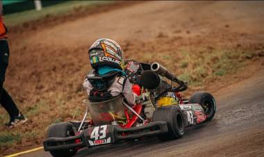Karting //Genaro debutó en una divisional más dentro del @certamensantafesinokarting en Franck. Esta vez, se sumó a la 4T varilleros junior y otra vez demostró su calidad deportiva en la pista.