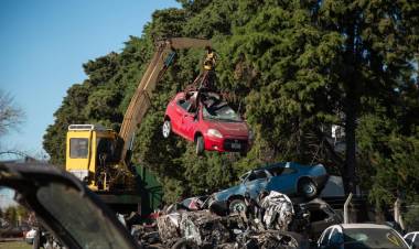 Provincia finalizó la compactación de más de 300 vehículos decomisados