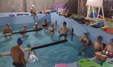 Clínica de Natación con Ayrton Mainero en el Club Sanjustino