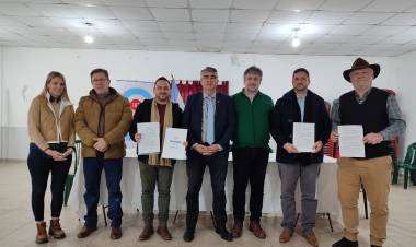 Rodrigo Borla//MÁS OBRAS Y EQUIPAMIENTOS PARA  MUNICIPIO, COMUNAS, INSTITUCIONES Y ONGs DEL DEPARTAMENTO SAN JUSTO.