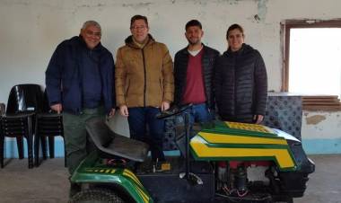 Rodrigo Borla//EL CÉSPED VA A ESTAR IMPECABLE EN EL CLUB DEFENSORES GUARANÍES 