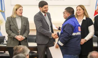 Provincia reconoció a trabajadores de Salud que repararon y dejaron operativas 129 ambulancias