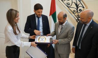 Para potenciar inversiones y exportaciones, Pullaro se reunió con el embajador de Emiratos Árabes Unidos