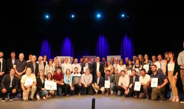 Vínculos: Provincia entregó aportes por más de 160 millones a localidades e instituciones del centro norte