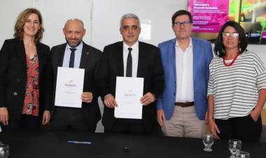 Provincia firmó un acuerdo con la UNR para invertir $ 150 millones en impulsar proyectos científicos