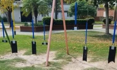 Daños en la Plaza de Gobernador Crespo. Cuatro menores involucrados.