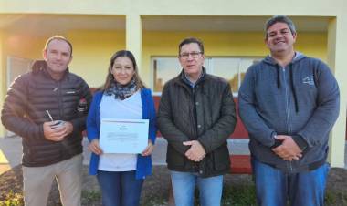 Rodrigo Borla//Seguimos apoyando a las escuelas del departamento con obras y refacciones.