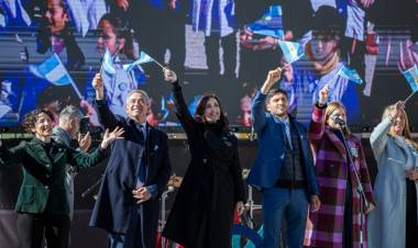 En Rosario: más de 10 mil estudiantes y ciudadanos de todo el país prometieron lealtad a la bandera