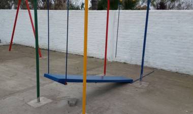 MENORES OCASIONAN DAÑO EN UNA PLAZA EN PEDRO GOMEZ CELLO. -