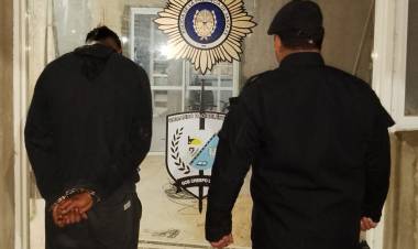 Intervención policial por altercado en espacio público – Un aprehendido en Gobernador Crespo