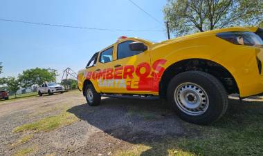 BORLA DESTACÓ LA ENTREGA DE UNA NUEVA UNIDAD MÓVIL PARA LOS BOMBEROS DE GOBERNADOR CRESPO.