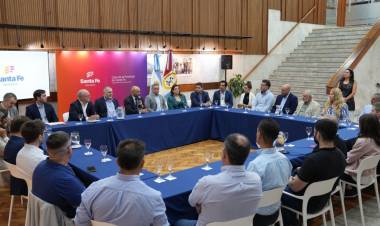 Puccini: “Santa Fe se consolida en la Hidrovía con inversiones en infraestructura y una industria que crece”