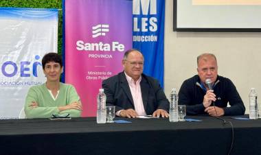 En Sunchales, el Gobierno Provincial sorteó nuevas viviendas y cumplió el sueño de 8 familias de trabajadores municipales