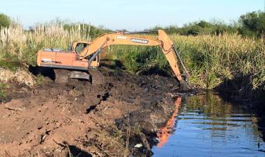 Prevención hídrica: en un año de abundantes precipitaciones, Provincia y Municipalidad ya limpiaron 155 kilómetros de canales