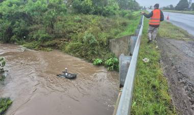   Río Salado: tras el pico de crecida por lluvias extremas, el Gobierno Provincial registra una baja y la altura del río comienza a normalizarse