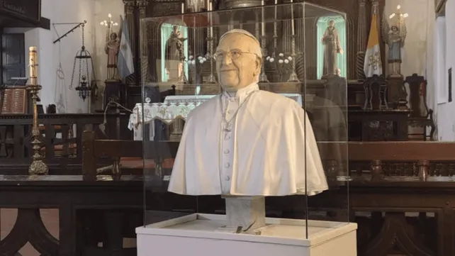 “ÚNICA EN EL PAÍS”: SANTA FE INAUGURÓ UN BUSTO HIPERREALISTA DEL PAPA FRANCISCO EN EL CONVENTO DONDE VIVIÓ