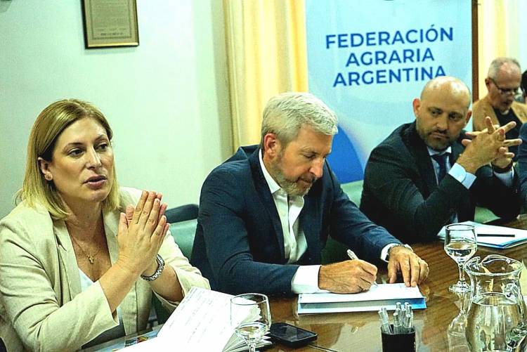 Scaglia y Puccini se reunieron con la Mesa de Enlace y gobernadores de la Región Centro