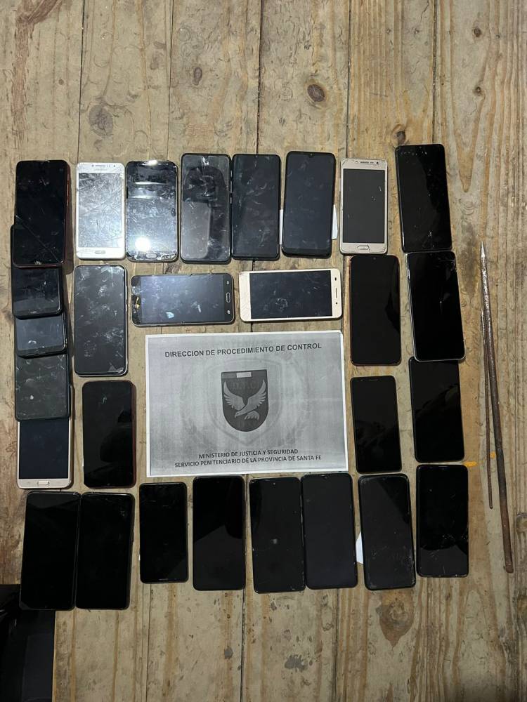   Provincia incautó 26 teléfonos celulares en una requisa en Coronda