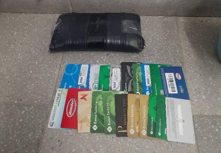 PARTE DE PRENSA U.R. XVI// Recuperan una billetera sustraída en Barrio Los Robles
