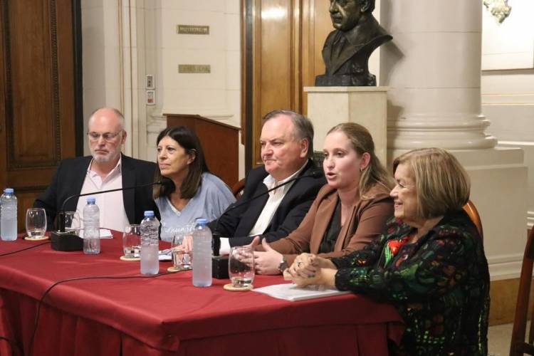 Presentan un proyecto de Ley para la prevención y sanción de la violencia digital