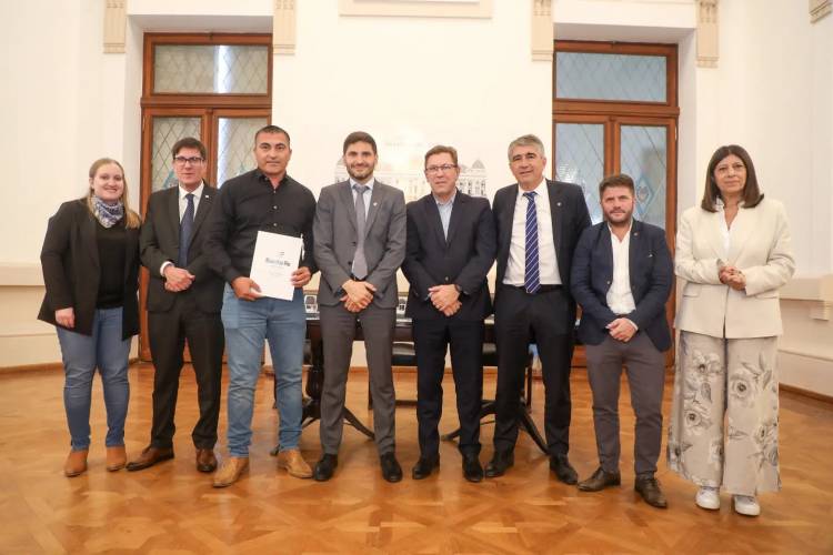Rodrigo Borla//Mejores escuelas, más educación de calidad para el departamento.