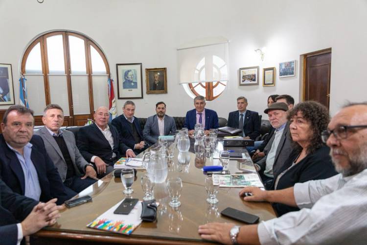 Paritaria Central: Provincia ofreció un 10 % por abril y mayo