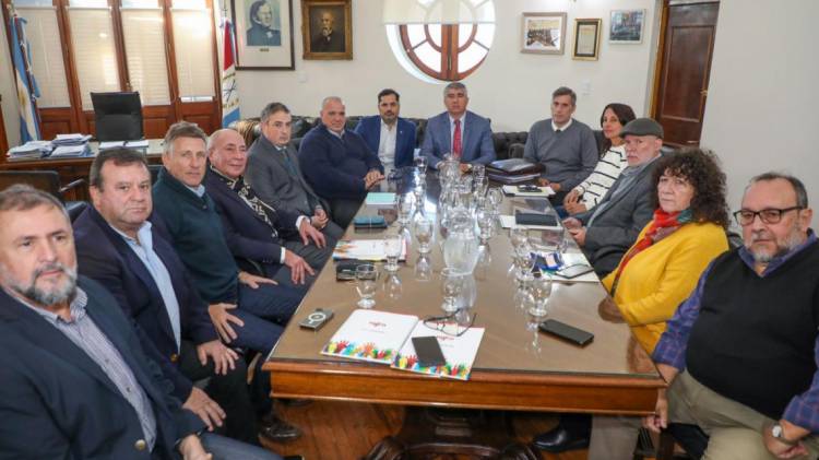 Paritaria Central: Provincia ofreció un incremento del 18% para el trimestre abril-junio