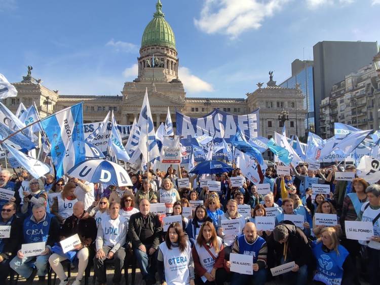 AMSAFE PRESENTE EN EL ACTO DE CTERA FRENTE AL CONGRESO NACIONAL