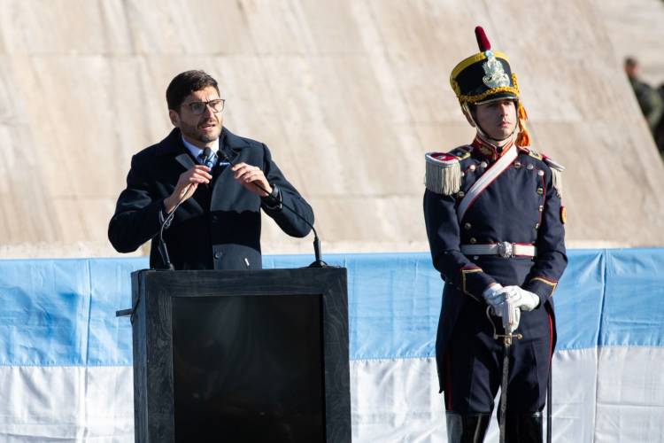 Pullaro: “La Bandera une a los argentinos bajo un mismo objetivo”
