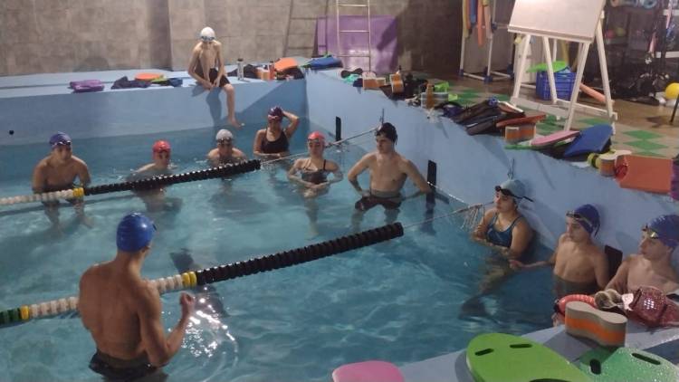 Clínica de Natación con Ayrton Mainero en el Club Sanjustino