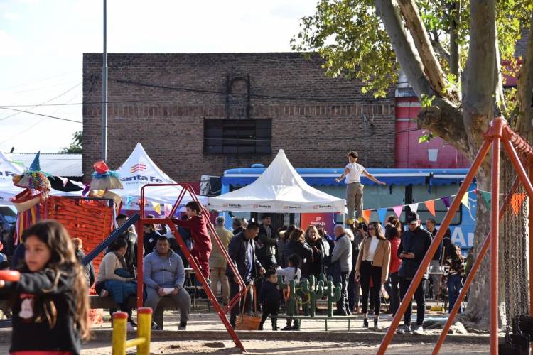  “Santa Fe Acá” llega a la capital provincial para brindar acceso fácil a servicios y políticas públicas