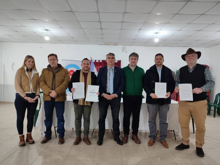 Rodrigo Borla//MÁS OBRAS Y EQUIPAMIENTOS PARA  MUNICIPIO, COMUNAS, INSTITUCIONES Y ONGs DEL DEPARTAMENTO SAN JUSTO.